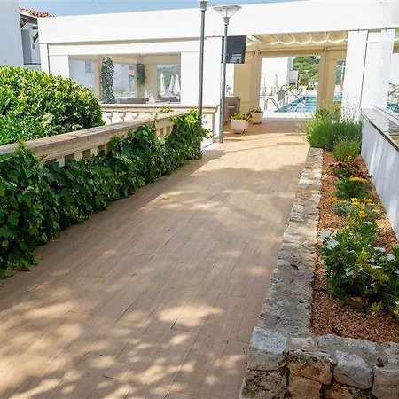 アパートホテル Naranjos Menorca 4*