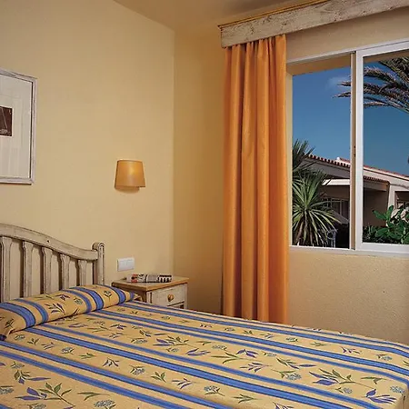 アパートホテル Naranjos Menorca 4*