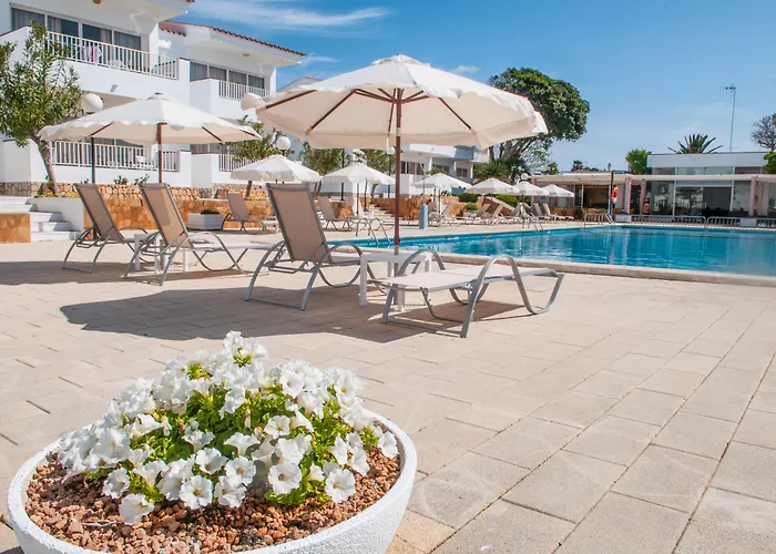 מלון דירות Naranjos Menorca 4*