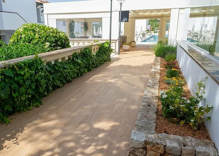 מלון דירות Naranjos Menorca 4*