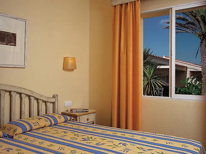 מלון דירות Naranjos Menorca 4*